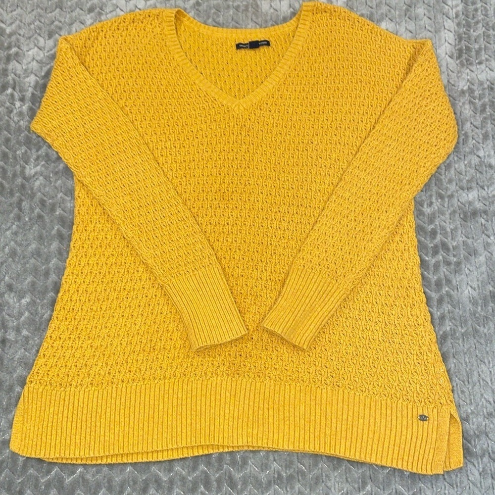 American Eagle V Neck Pull Over Sweater.  Cotton Blend.   Gold.  Small.